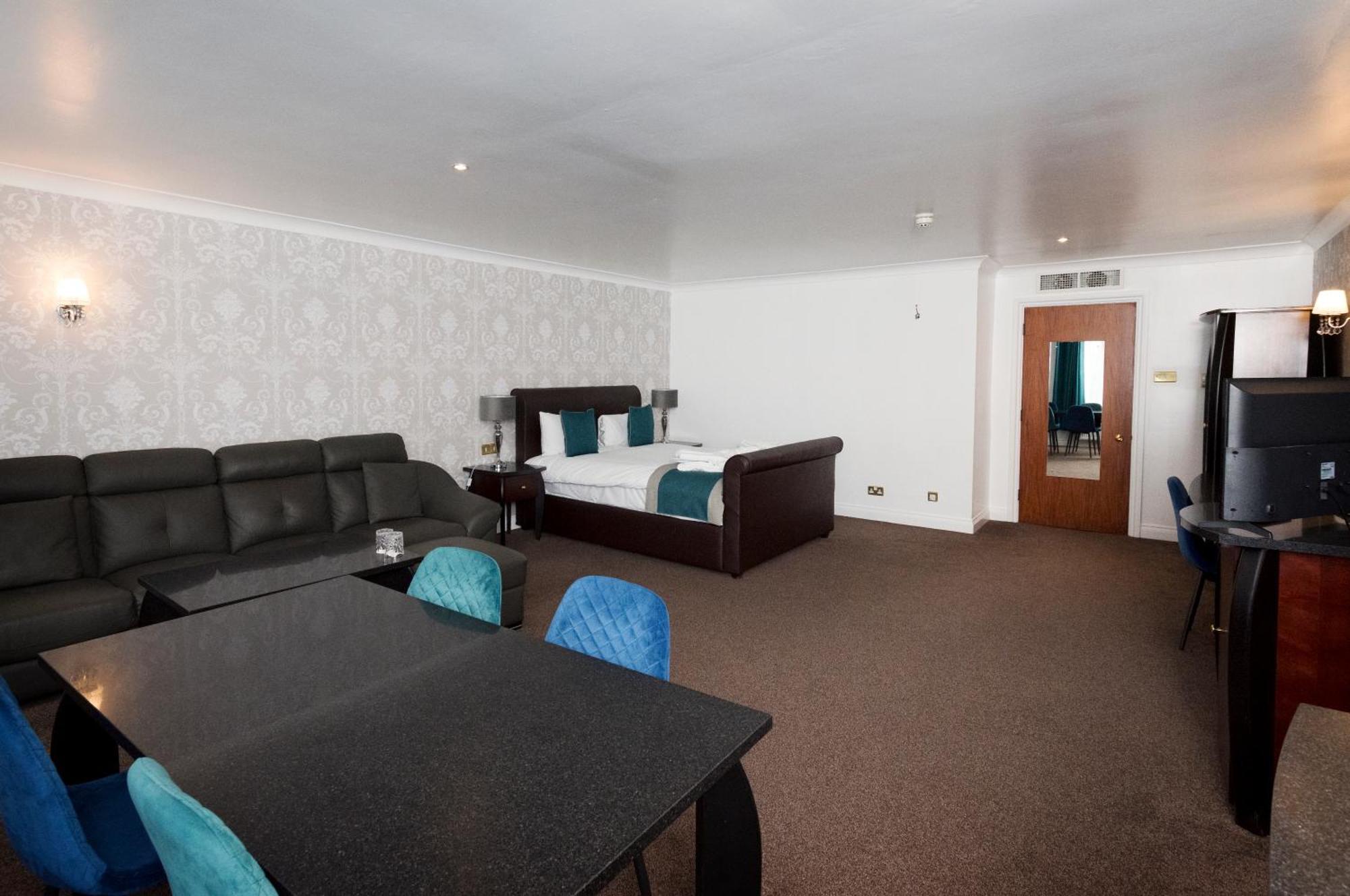 Suite,1588033883:JPEG